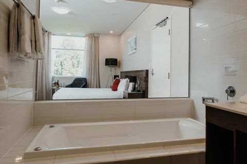 Sfera's Park Suites & Convention Centre - Goulburn Accommodation 1