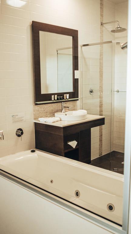 Sfera's Park Suites & Convention Centre - Goulburn Accommodation 3
