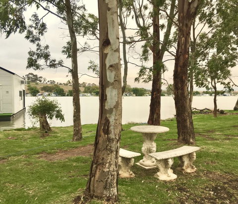 Shack Built Over The Murray River - Goulburn Accommodation 2