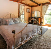 Shady Creek Eco Cabin Peaceful Country Getaway - Goulburn Accommodation
