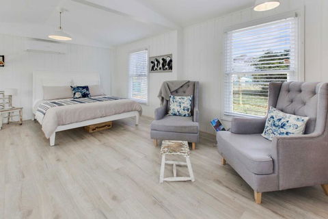 Shearers Cottage - Pet Friendly Holiday Accommodation - Goulburn Accommodation 0