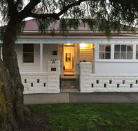 Signature on Gunn - Goulburn Accommodation