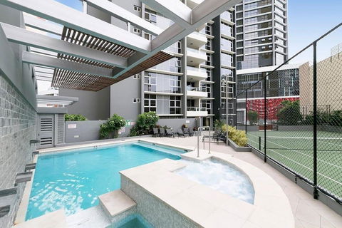 SK2 - 3BR With Pool Gym Steam Room In Story Bridge - Goulburn Accommodation 1