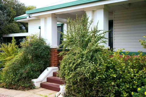Skymirror Cottage - Goulburn Accommodation 0