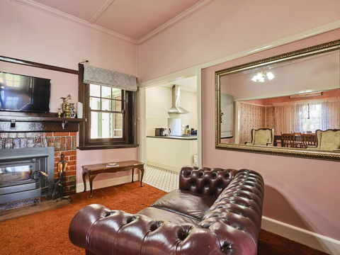 Skymirror Cottage - Goulburn Accommodation 2