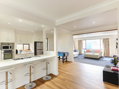 Skymirror Villa - Goulburn Accommodation 3