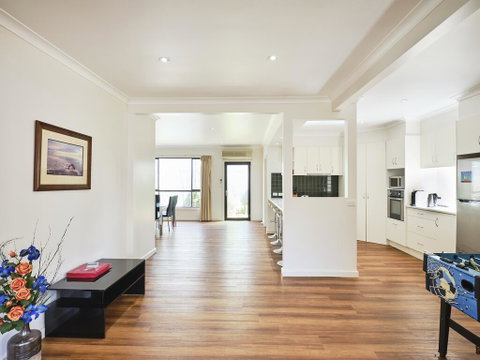 Skymirror Villa - Goulburn Accommodation 0
