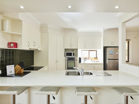 Skymirror Villa - Goulburn Accommodation 1