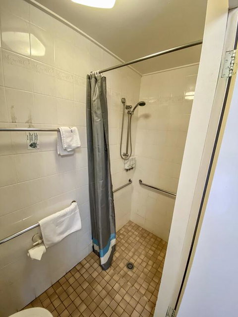 Snow Season Motor Inn - Goulburn Accommodation 3