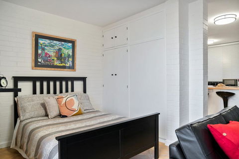 Soho Chic Apartment - Goulburn Accommodation 3