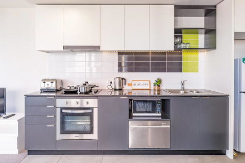 Spacious Docklands 2 Bedroom 2 Bathroom Apartment - Goulburn Accommodation 2