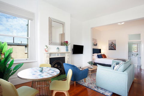 Spacious Studio With Balcony In Inner-City Glebe - Goulburn Accommodation 0