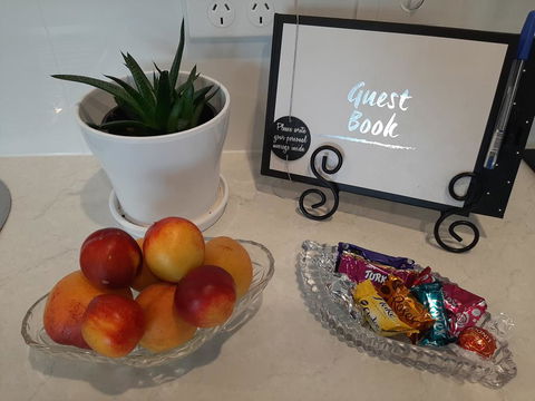 Spring Beach Garden Retreat - Goulburn Accommodation 3