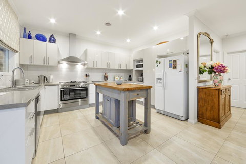 StayCentral - Rosanna Luxurious Mansion - Goulburn Accommodation 1