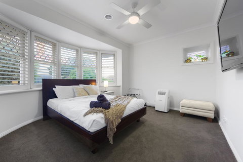 StayCentral - Rosanna Luxurious Mansion - Goulburn Accommodation 3