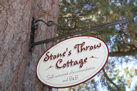 Stone's Throw Cottage Bed And Breakfast - Goulburn Accommodation 1