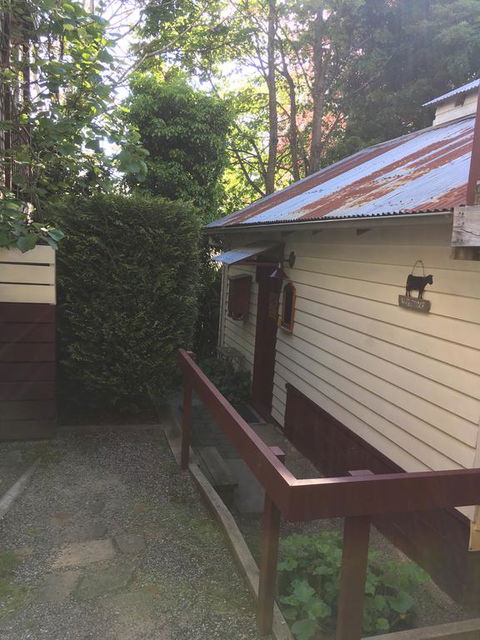 Stone's Throw Cottage Bed And Breakfast - Goulburn Accommodation 3