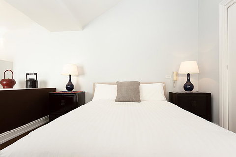 Striking Open Plan Home In Quiet Inner-city Area - Goulburn Accommodation 2