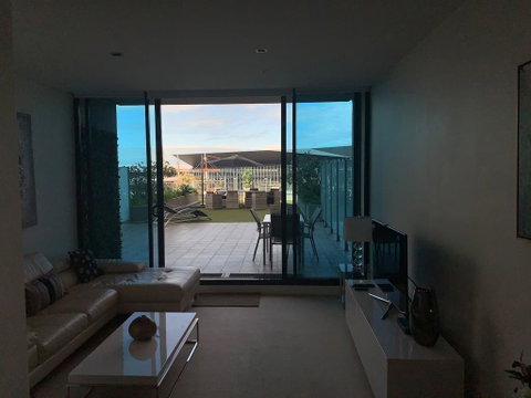 Stunning Riverside Apartment Near MCEC And Casino! - Goulburn Accommodation 3