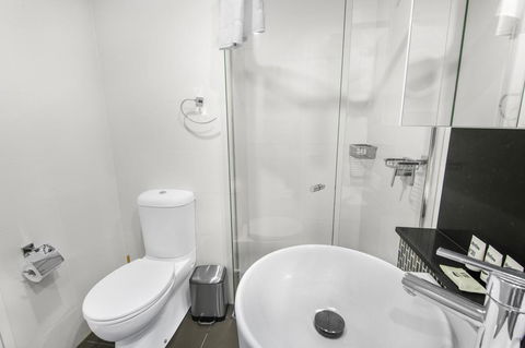 Stunning Views On The 41st Floor - Goulburn Accommodation 3
