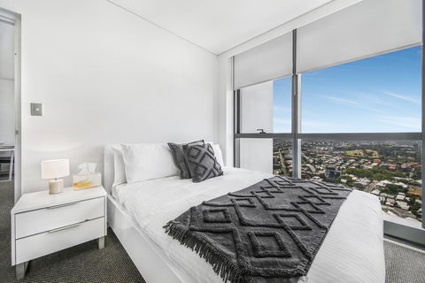 Stunning Views On The 41st Floor - Goulburn Accommodation 1