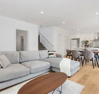 Style Comfort and Convenience - Goulburn Accommodation