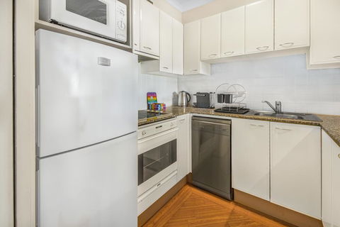Super Convenient Apartment With Garden Views - Goulburn Accommodation 3