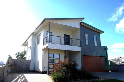 SURFSIDE LAKEVIEWS - FREE WIFI - Goulburn Accommodation 1