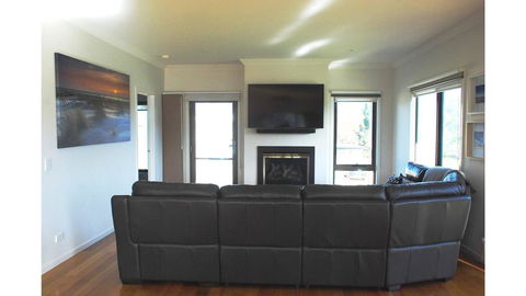 SURFSIDE LAKEVIEWS - FREE WIFI - Goulburn Accommodation 0