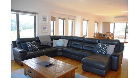 SURFSIDE LAKEVIEWS - FREE WIFI - Goulburn Accommodation 3