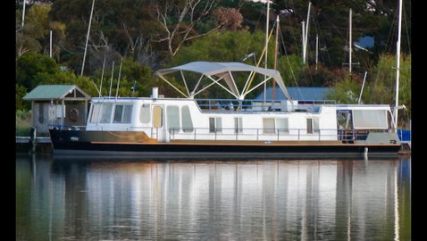 Swamp Fox Luxury 2BR Dutch Barge - Goulburn Accommodation 2