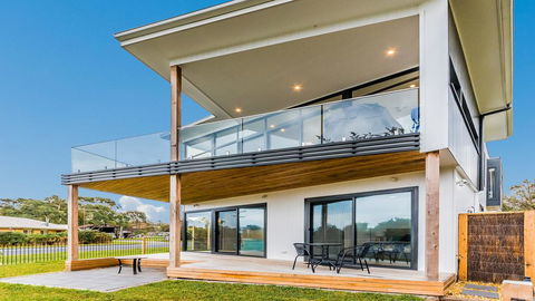 SWEEPING VIEWS - FREE WIFI & NETFLIX - PET FRIENDLY (OUTSIDE ONLY) - Goulburn Accommodation 1