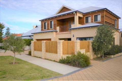 Terrific Townhouse - Goulburn Accommodation 0