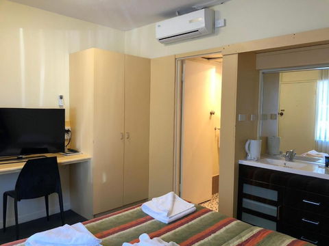 The Astor Suites - Goulburn Accommodation 1