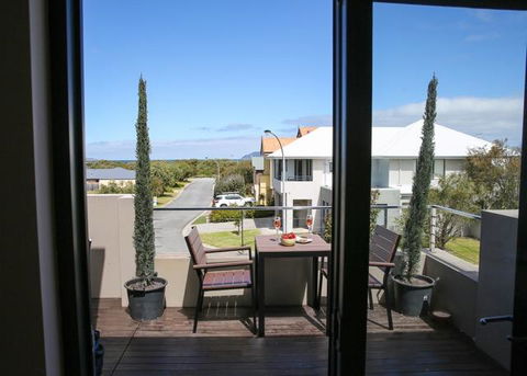 The Beach House At Bayside - Goulburn Accommodation 1