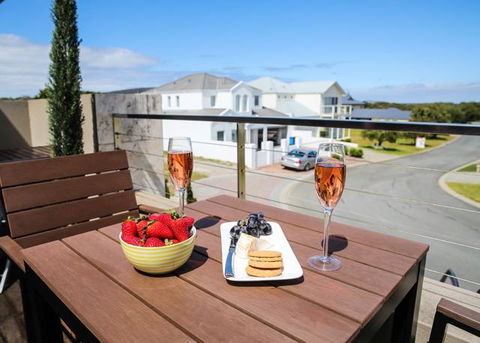 The Beach House At Bayside - Goulburn Accommodation 0