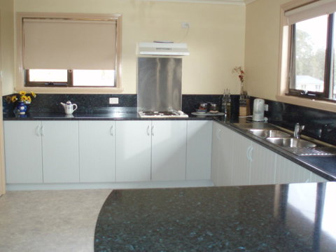 Highland Cabins And Cottages At Bronte Park - Goulburn Accommodation 9