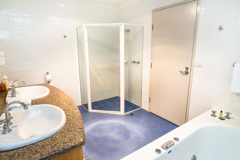 Edgewater Hotel - Goulburn Accommodation 8