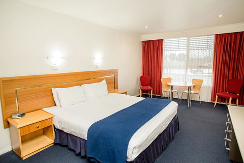 Edgewater Hotel - Goulburn Accommodation 24