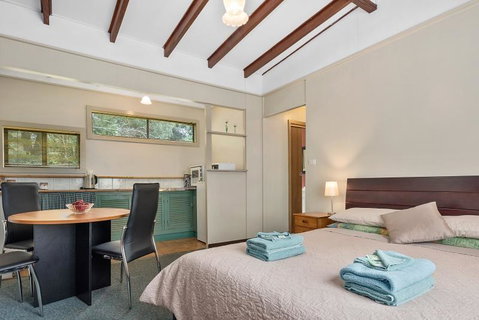 Green Views - Goulburn Accommodation 7
