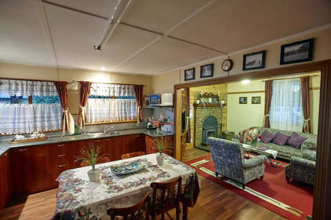 Blue Wren Riverside Cottage - Goulburn Accommodation 17
