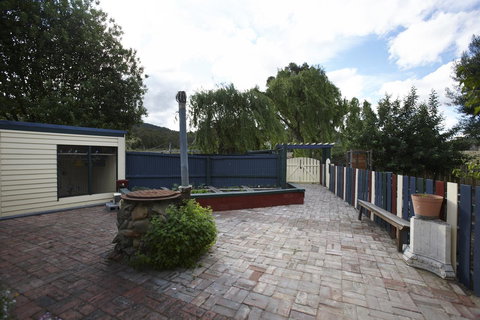 Blue Wren Riverside Cottage - Goulburn Accommodation 11