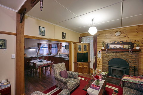 Blue Wren Riverside Cottage - Goulburn Accommodation 16