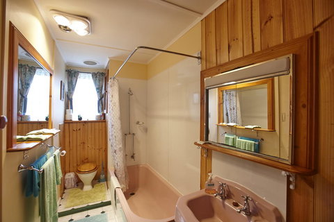 Blue Wren Riverside Cottage - Goulburn Accommodation 21