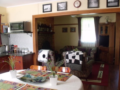Blue Wren Riverside Cottage - Goulburn Accommodation 20