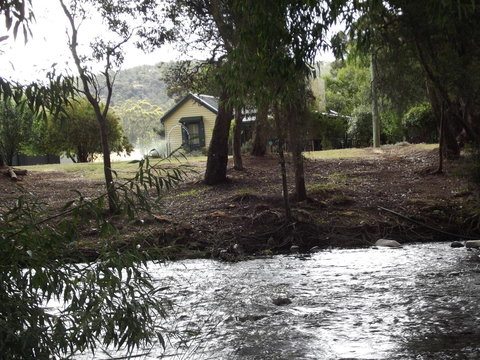 Blue Wren Riverside Cottage - Goulburn Accommodation 6