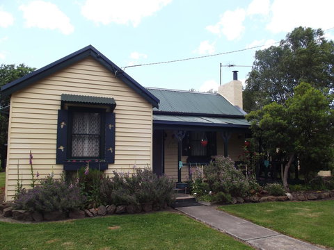 Blue Wren Riverside Cottage - Goulburn Accommodation 8