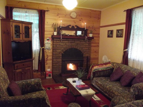 Blue Wren Riverside Cottage - Goulburn Accommodation 18