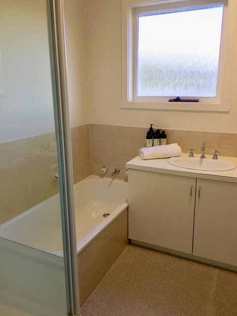 4 At 8 Townhouse Newcastle St - Goulburn Accommodation 9