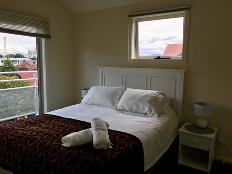 4 At 8 Townhouse Newcastle St - Goulburn Accommodation 1